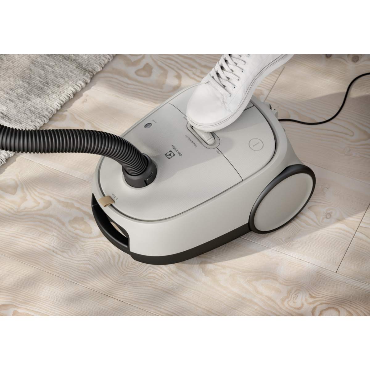 Electrolux - Odkurzacz tradycyjny - EB61H6SW
