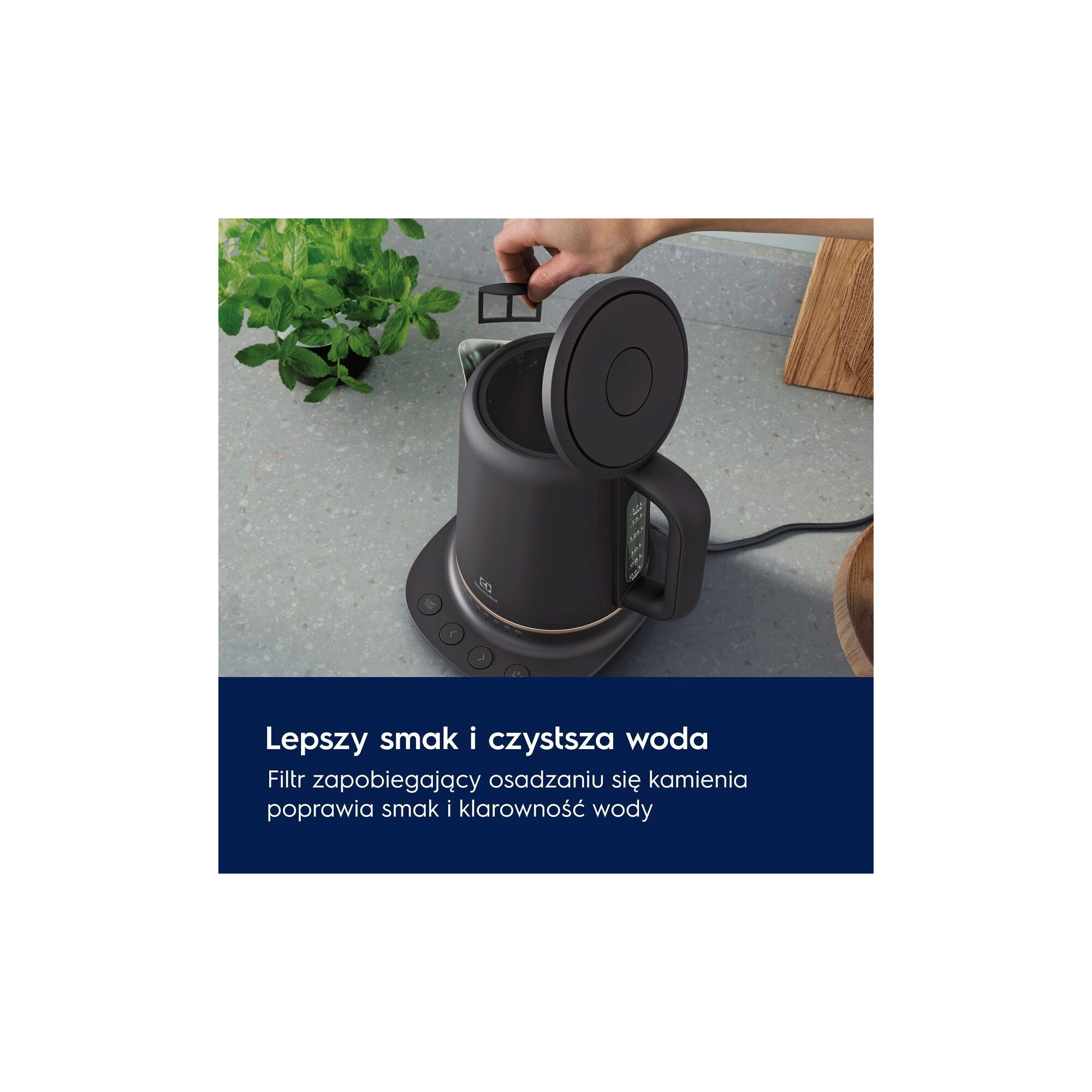 A photo of a black kettle showing the advantages of the filter