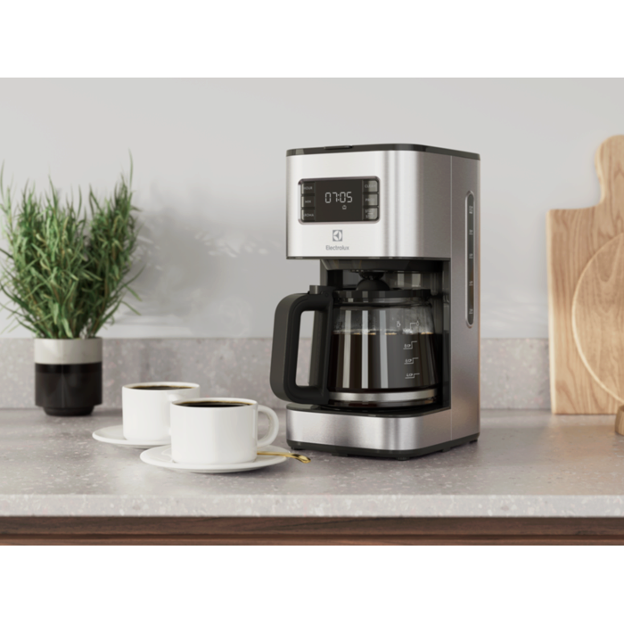 Coffee machine E5CM1-6ST on the kitchen table