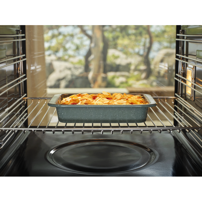 Product in the ocen cookign a raspberry cake