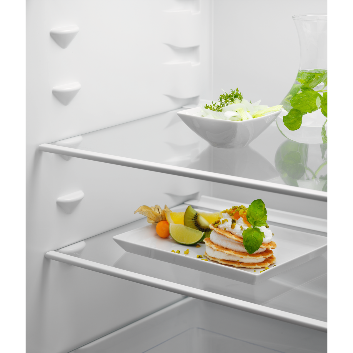 Electrolux - Lodówka do zabudowy - KNT2LF18S