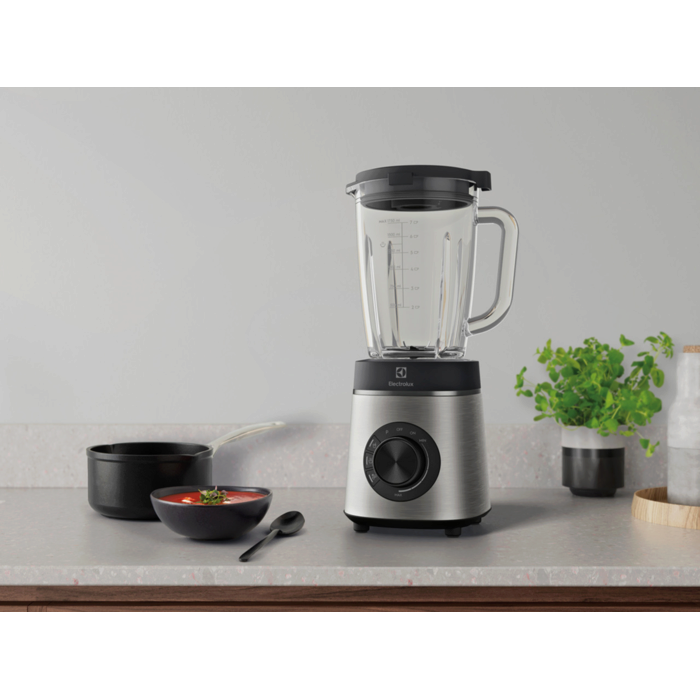 Table blender E6TB1-6ST on the kitchen table next do delicious dish