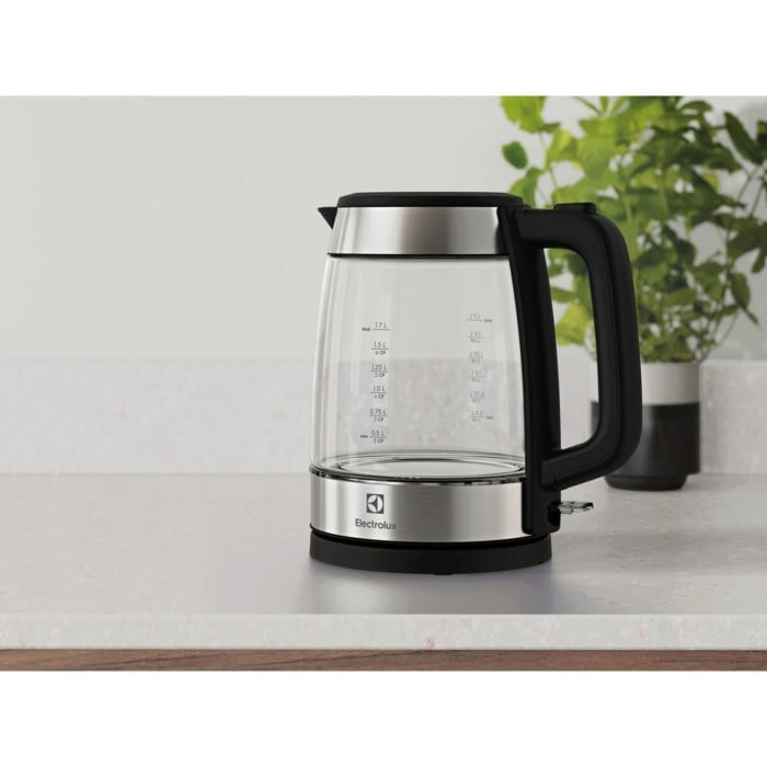 A photo of a glass kettle Create 4 on the table