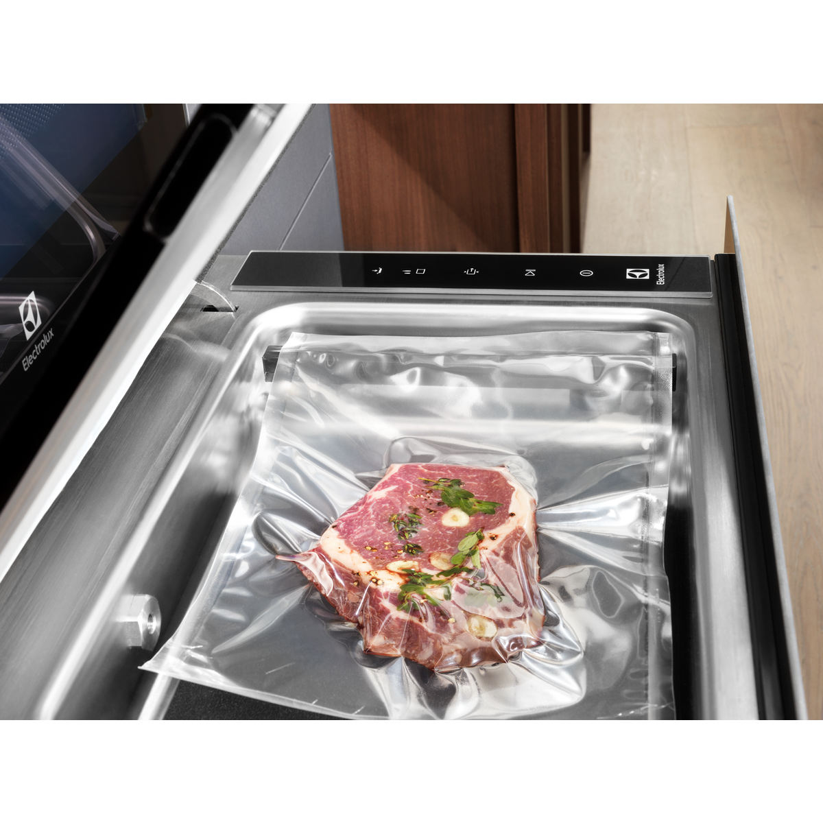 Electrolux - Zintegrowana zgrzewarka próżniowa - KBV4X