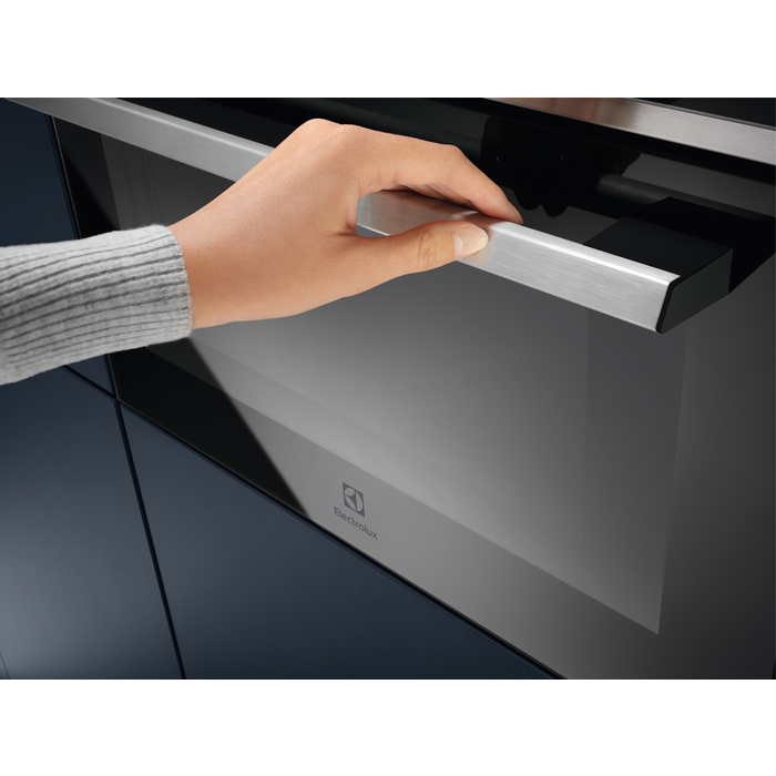 Electrolux - Kuchenka mikrofalowa do zabudowy - EVM8E08X