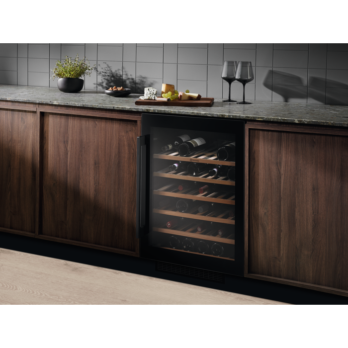 Electrolux - Chłodziarka do wina - EWUS052B5B