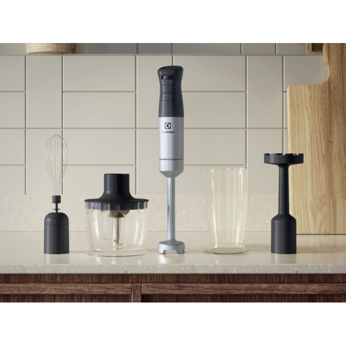 Set of accessories for mixer E5HB2-8SS on the table