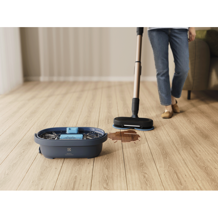 Enjoy clean floors effortlessly with a function that cleans, rinses and dries mop pads in seconds