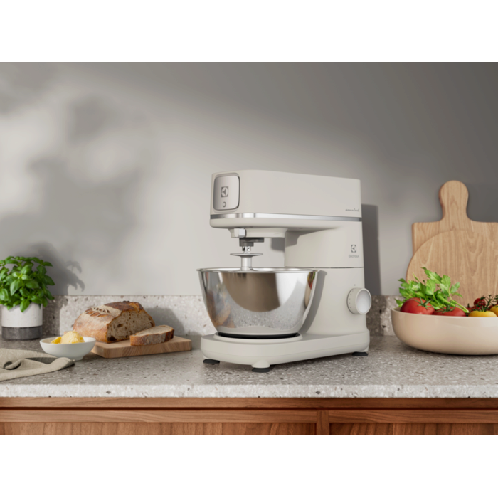 Pearl kitchen machine E6KM1-4OWT on the kitchen table