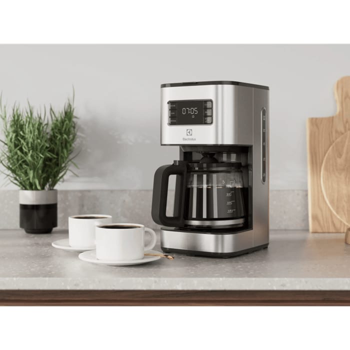 Coffee machine E5CM1-6ST on the kitchen table