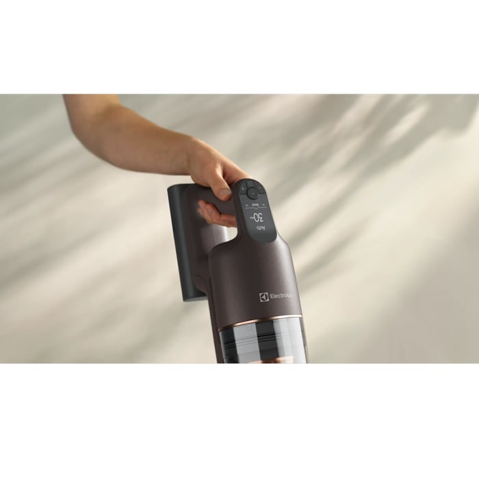  Improved pistol grip is intuitively designed for precise control