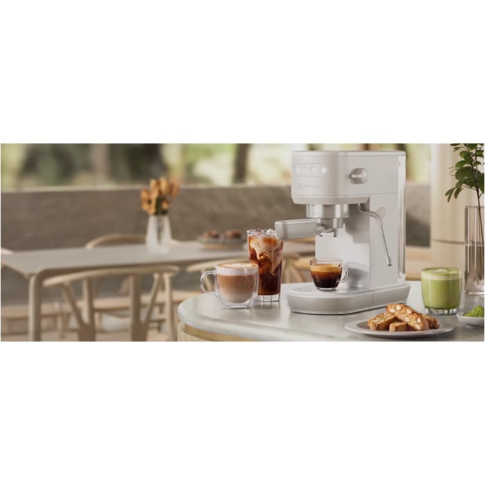 Delicious espresso at the touch of a button. Anytime you want.