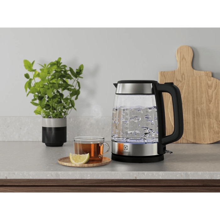 A photo of a glass kettle Create 4 next to a glass of tea