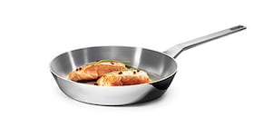 Mięso smażące się na patelni Infinite Chef Frying Pan