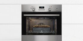 Chleb piekący się w piekarniku Electrolux