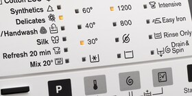 Panel pralki UltraCare Eco sygnalizujący cykl prania w zimnej wodzie