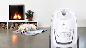 Odkurzanie kuchni odkurzaczem Electrolux UltraSilencer Zen