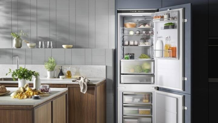 Otwarta chłodziarko-zamrażarka
