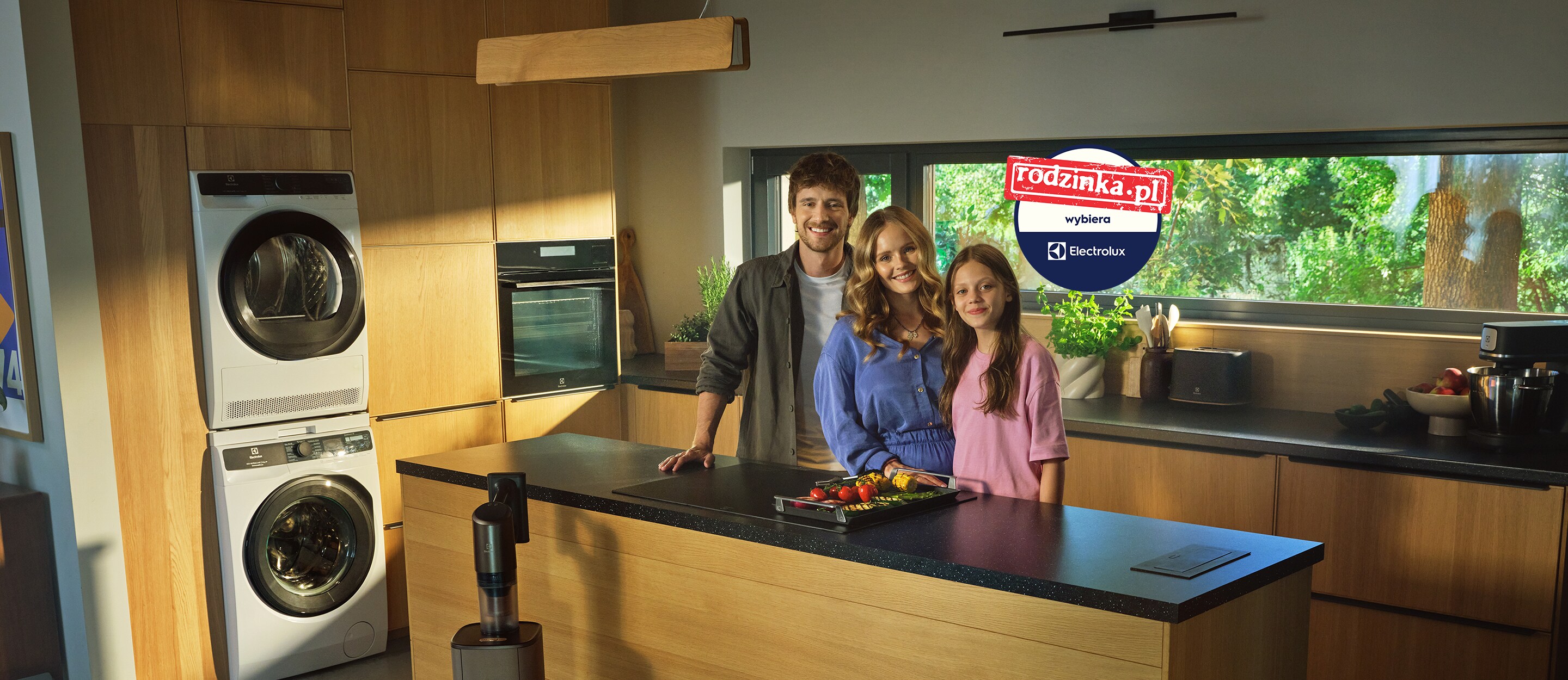 Electrolux ułatwia życie w serialu rodzinka.pl. Aktorzy serialu razem ze sprzętem od Electrolux