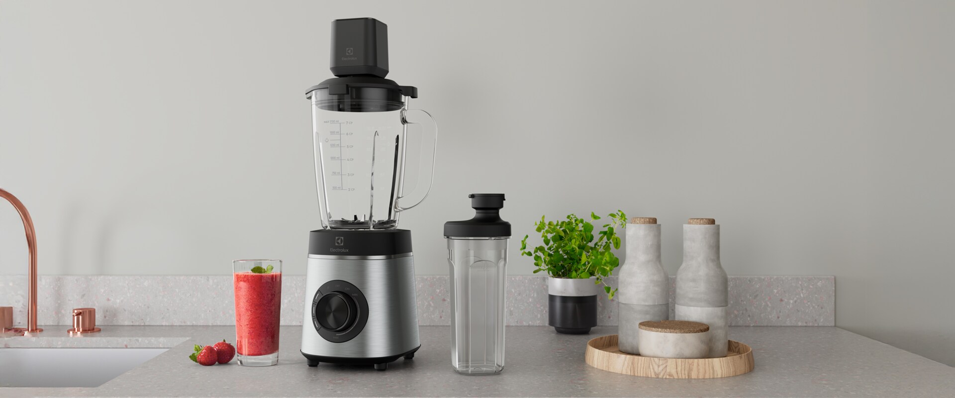 Zdjęcie blendera kielichowego Electrolux Explore 6 na blacie kuchennym