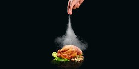 Zdobywaj nowe kulinarne doświadczenia z wielofunkcyjnym piekarnikiem parowym AEG Steam Crisp!