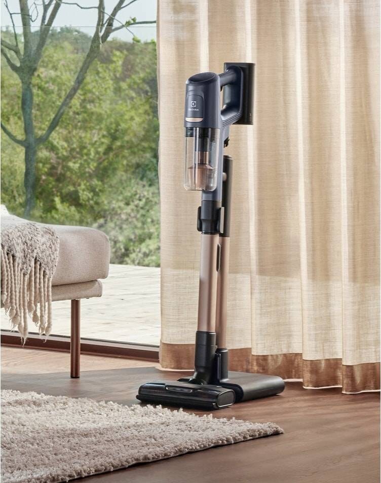 Odkurzacz bezprzewodowy serii 800 w salonie